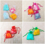 100 x Sacs de faveur de fête en organza colorés Confettis Bonbons 7x9 cm Petits sacs à cordon pour mariage